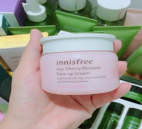 Kem Dưỡng Trắng Da Toàn Thân Innisfree Có Tốt Đúng Như “Lời Đồn”? Cập Nhật 08-2025
